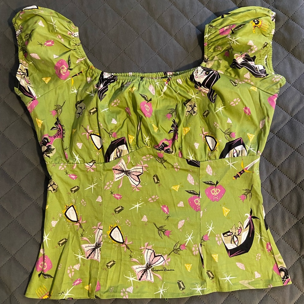 Pinup Girl Clothing Peasant Top in Stephanie Buscema Snow White Print in Size XL